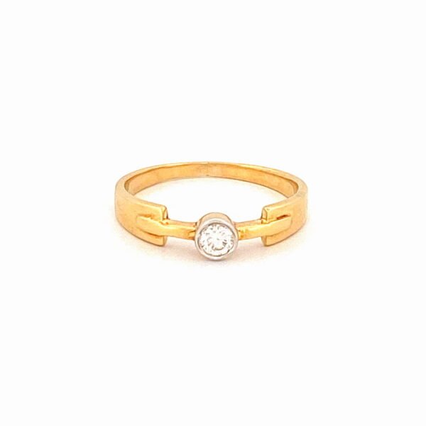 Diamond Ring in 18K Gold