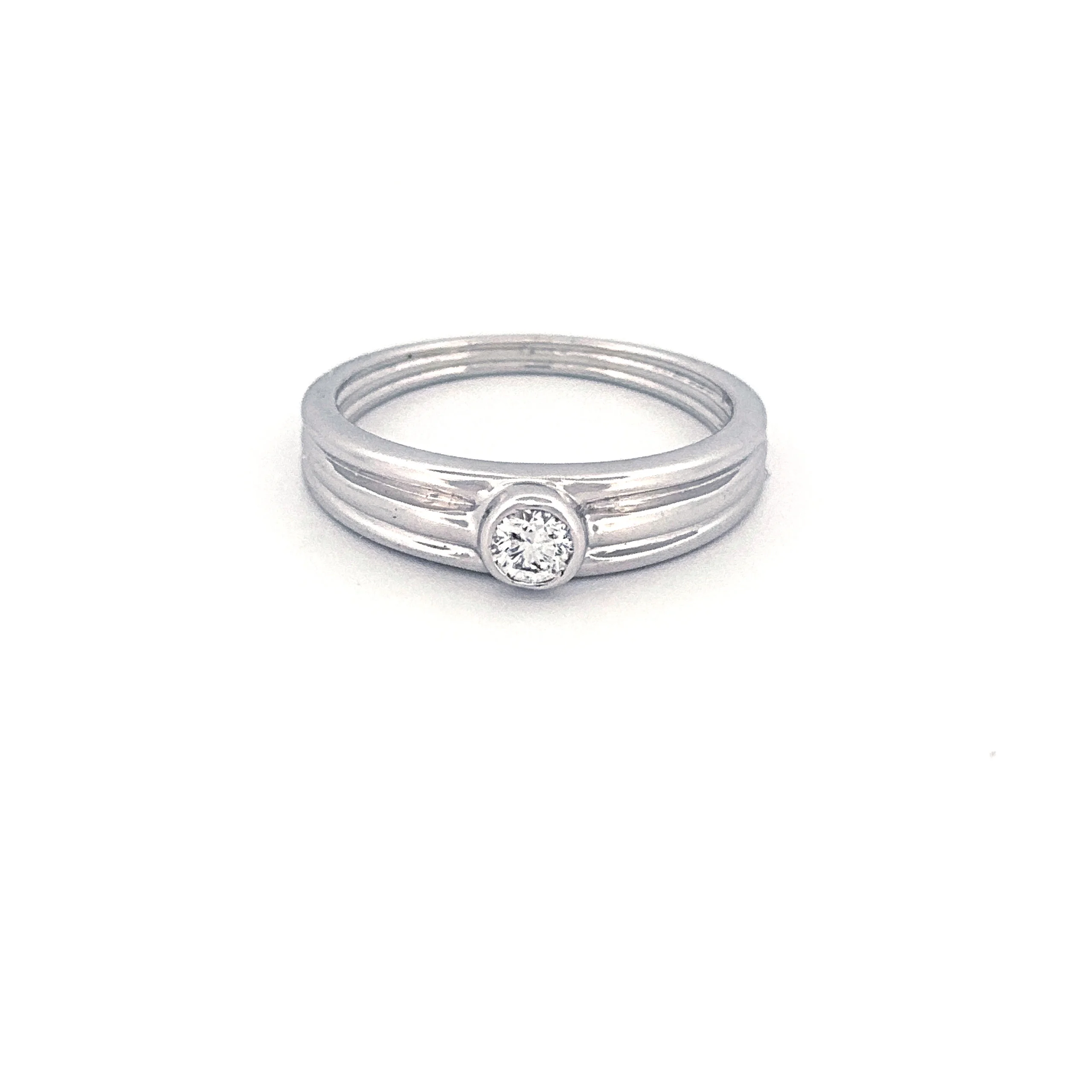 Minimalist diamond ring 18k white gold handcrafted in Dubai UAE.