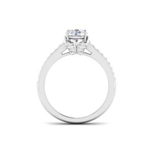 Brilliant Harmony: 0.8 Carat Diamond Ring, Captivating Elegance in 18k Gold