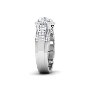 Regal Opulence: 2 Carat Diamond Ring, Majestic Beauty in 18k Gold