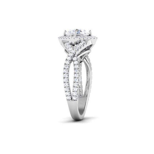 Majestic Brilliance: 1 Carat Diamond Ring, Regal Glamour in 18k Gold