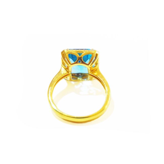 Blue Topaz Diamonds Emerald-cut Ring in 18K Gold