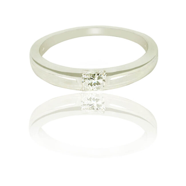 Band Diamond Ring in 18K White Gold