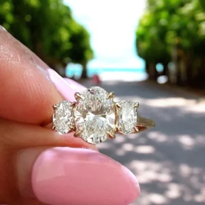 oval lab grown diamond trilogy ring 14k yellow gold dubai igi certified engagement ring