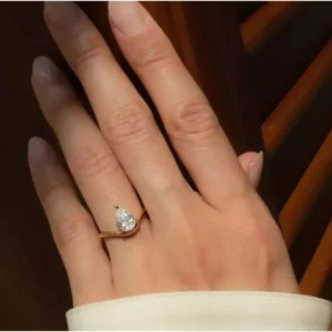 Pear Lab Grown Diamond Engagement Ring 14K Yellow Gold Dubai – 1.50CT D VVS2 IGI Certified