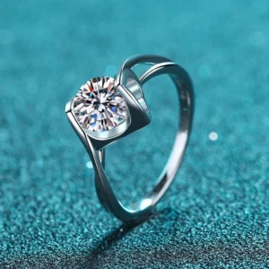 1.00 Ct Round Lab-Grown Diamond Engagement Ring in 14K White Gold | D Color VVS2 IGI Certified Solitaire