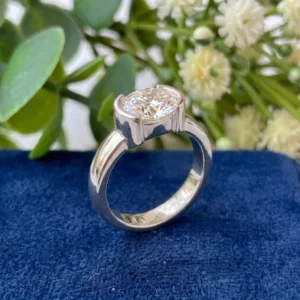 2.00ct Oval East-West Lab Diamond Engagement Ring in 14K Yellow Gold (E VVS2, IGI Certified, Dubai Crafted)