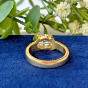 2.00ct Oval East-West Lab Diamond Engagement Ring in 14K Yellow Gold (E VVS2, IGI Certified, Dubai Crafted)