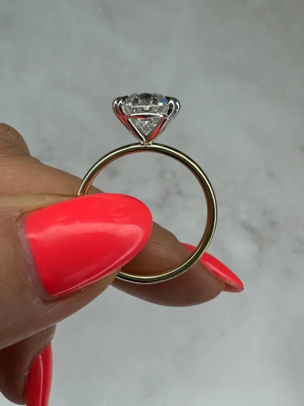 Lab Grown Diamond Ring 18K Gold Dubai – 4 Carat Oval E VVS2 IGI Certified Solitaire Engagement Ring UAE