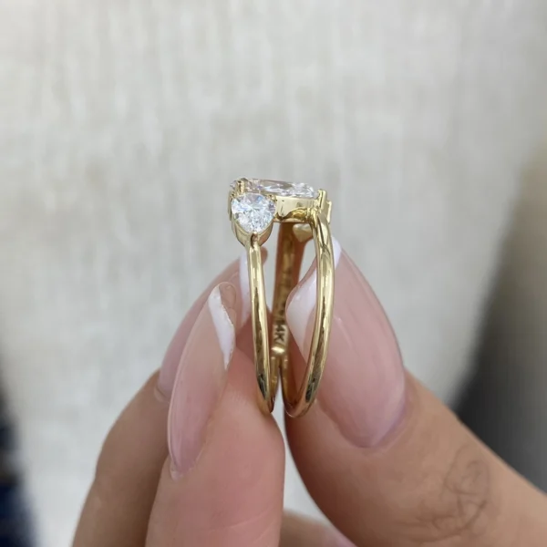 Pear Lab Grown Diamond 3 Stone Engagement Ring 14K Yellow Gold Dubai – 1.60 CT IGI Certified UAE