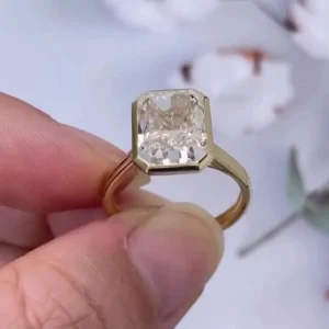 Radiant Cut Lab Grown Diamond Ring 14K Yellow Gold – 4.0 CT IGI Certified E VVS2 | Dubai UAE Luxury Engagement Ring