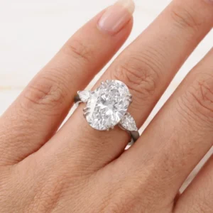 3.30 CT Oval Cut CVD Diamond Engagement Ring – E/VVS2, 18K Yellow Gold | IGI Certified Dubai