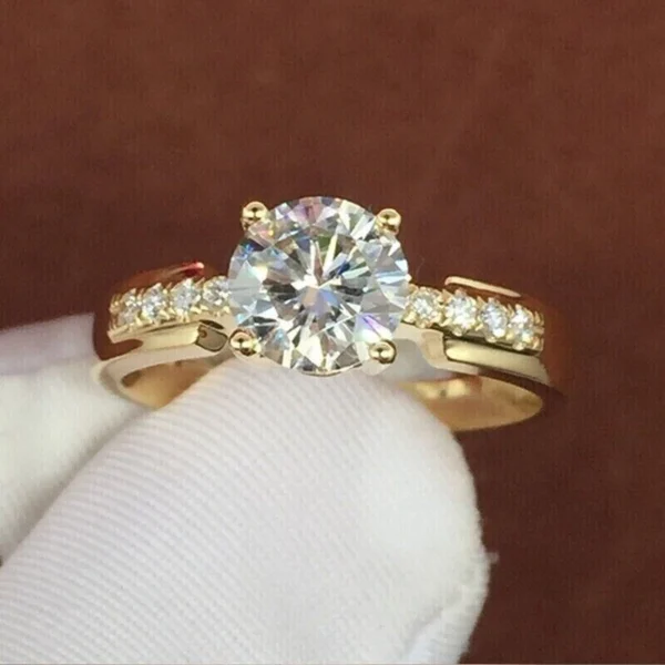 2.20 CT round IGI certified lab-grown diamond engagement ring in 14K yellow gold Dubai