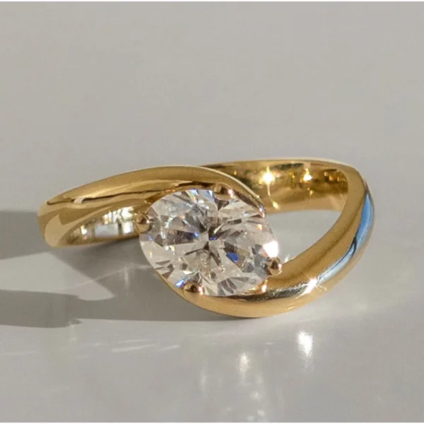 1.50 Ct Oval Cut Lab Diamond Wedding Ring Dubai – IGI E VVS2 CVD Diamond in 14K Yellow Gold
