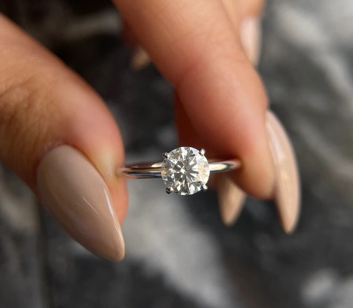 1 carat D VVS2 lab grown diamond solitaire ring Dubai 14K white gold