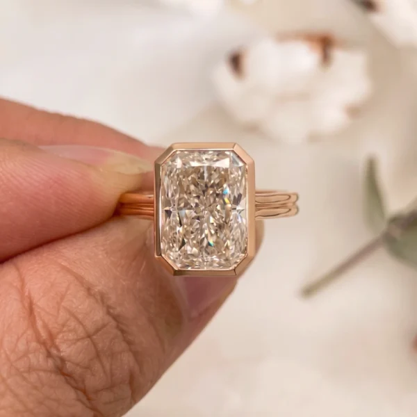 4.00ct Radiant Cut Lab-Grown Diamond Ring in 14K Yellow Gold (IGI Certified, E/VVS2 Bezel Setting)