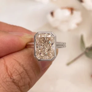 4.00ct Radiant Cut Lab-Grown Diamond Ring in 14K Yellow Gold (IGI Certified, E/VVS2 Bezel Setting)