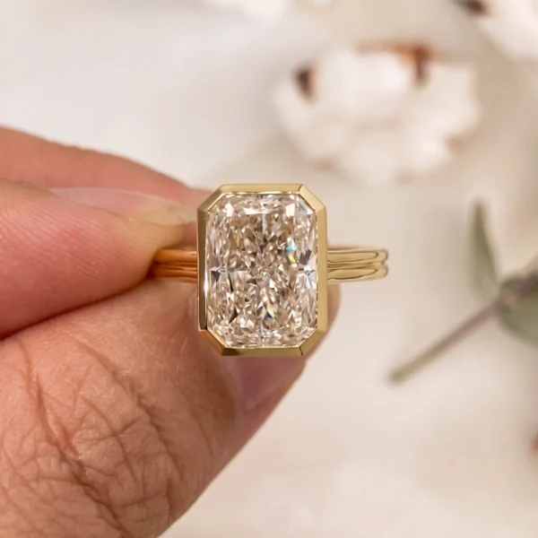 4.00ct Radiant Cut Lab-Grown Diamond Ring in 14K Yellow Gold (IGI Certified, E/VVS2 Bezel Setting)