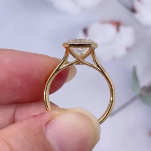 4.00ct Radiant Cut Lab-Grown Diamond Ring in 14K Yellow Gold (IGI Certified, E/VVS2 Bezel Setting)