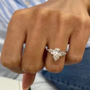 2.20 CTW Pear Lab Diamond Engagement Ring (D VVS2) in 18K White Gold – IGI Certified | Dubai Jewel Factory