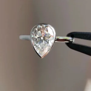 2.00 carat pear cut lab grown diamond ring Dubai IGI certified 14K white gold