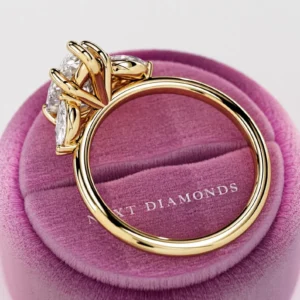2.30 Ct Pear Cut IGI Certified Lab-Created Diamond Engagement Ring in 14K Gold | E VS1