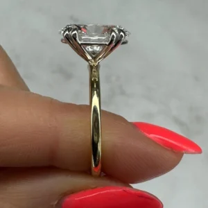 Lab Grown Diamond Ring 18K Gold Dubai – 4 Carat Oval E VVS2 IGI Certified Solitaire Engagement Ring UAE