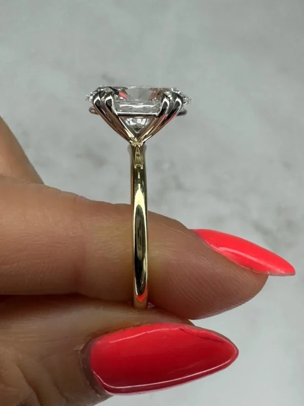 Lab Grown Diamond Ring 18K Gold Dubai – 4 Carat Oval E VVS2 IGI Certified Solitaire Engagement Ring UAE