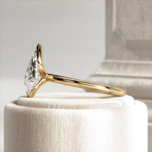 2 Ct Pear Cut Lab Grown Diamond Engagement Ring in 18K Gold Half Bezel – IGI Certified E VVS2 | Dubai UAE Luxury Jewelry