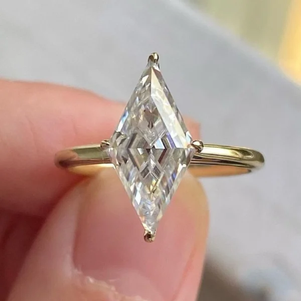 2.00ct Kite Cut Lab Grown Diamond Engagement Ring 18K Yellow Gold IGI Cert E VS1
