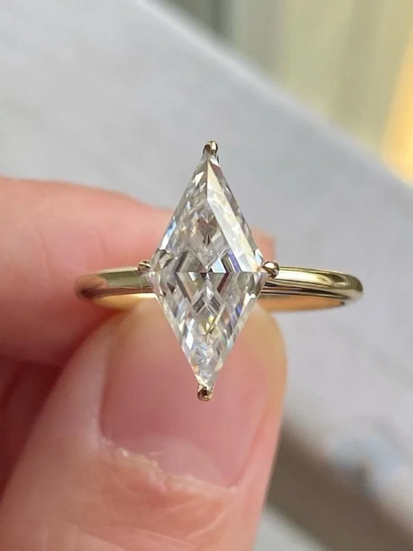Kite cut lab grown diamond ring 18k yellow gold Dubai