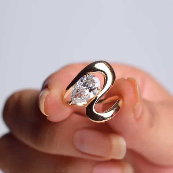 2.00CT Pear Cut Lab Grown Diamond Engagement Ring IGI Cert E VVS2 14K Gold Dubai