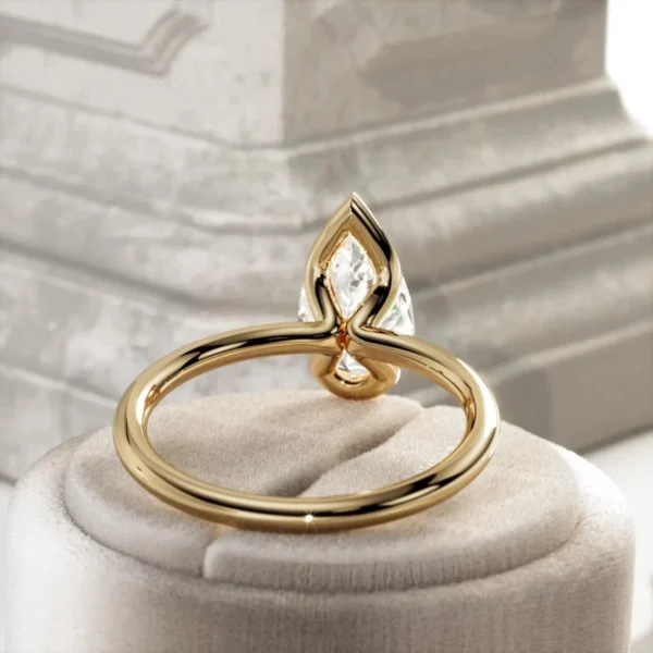 2 Ct Pear Cut Lab Grown Diamond Engagement Ring in 18K Gold Half Bezel – IGI Certified E VVS2 | Dubai UAE Luxury Jewelry