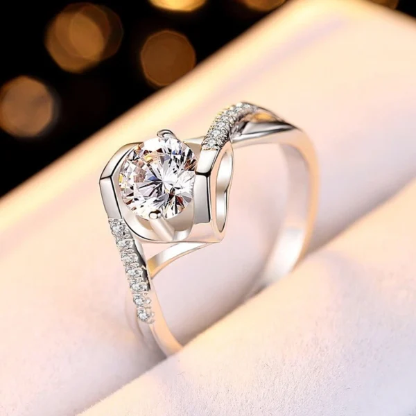 14K White Gold 1.1CT Round Lab Grown Diamond Engagement Ring E VS1 IGI Certified Dubai UAE