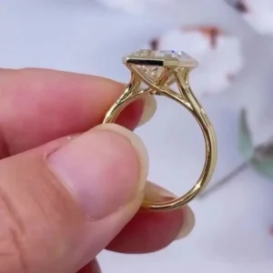 Radiant Cut Lab Grown Diamond Ring 14K Yellow Gold – 4.0 CT IGI Certified E VVS2 | Dubai UAE Luxury Engagement Ring