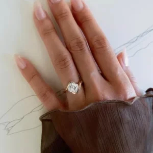 2.00 Ct Asscher Cut IGI Certified D VVS2 Lab-Created Diamond Solitaire Ring in 18K Gold