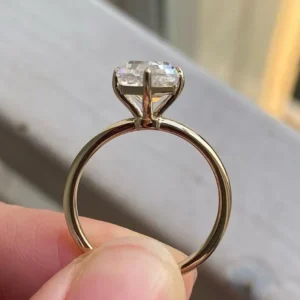 2.00Ct Kite-Cut E VS1 Lab-Created Diamond Ring in 18K Yellow Gold – Modern Engagement Style Dubai