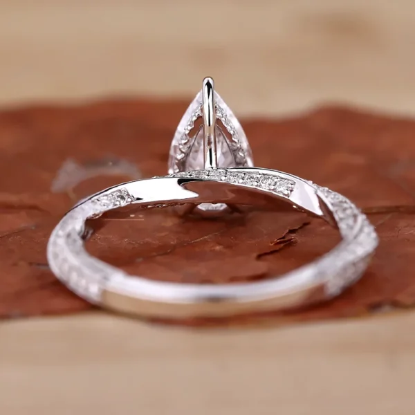 1.70 CT Pear Lab Grown Diamond Engagement Ring in 14K White Gold – IGI E VVS2 Certified | Dubai Luxury Jewelry