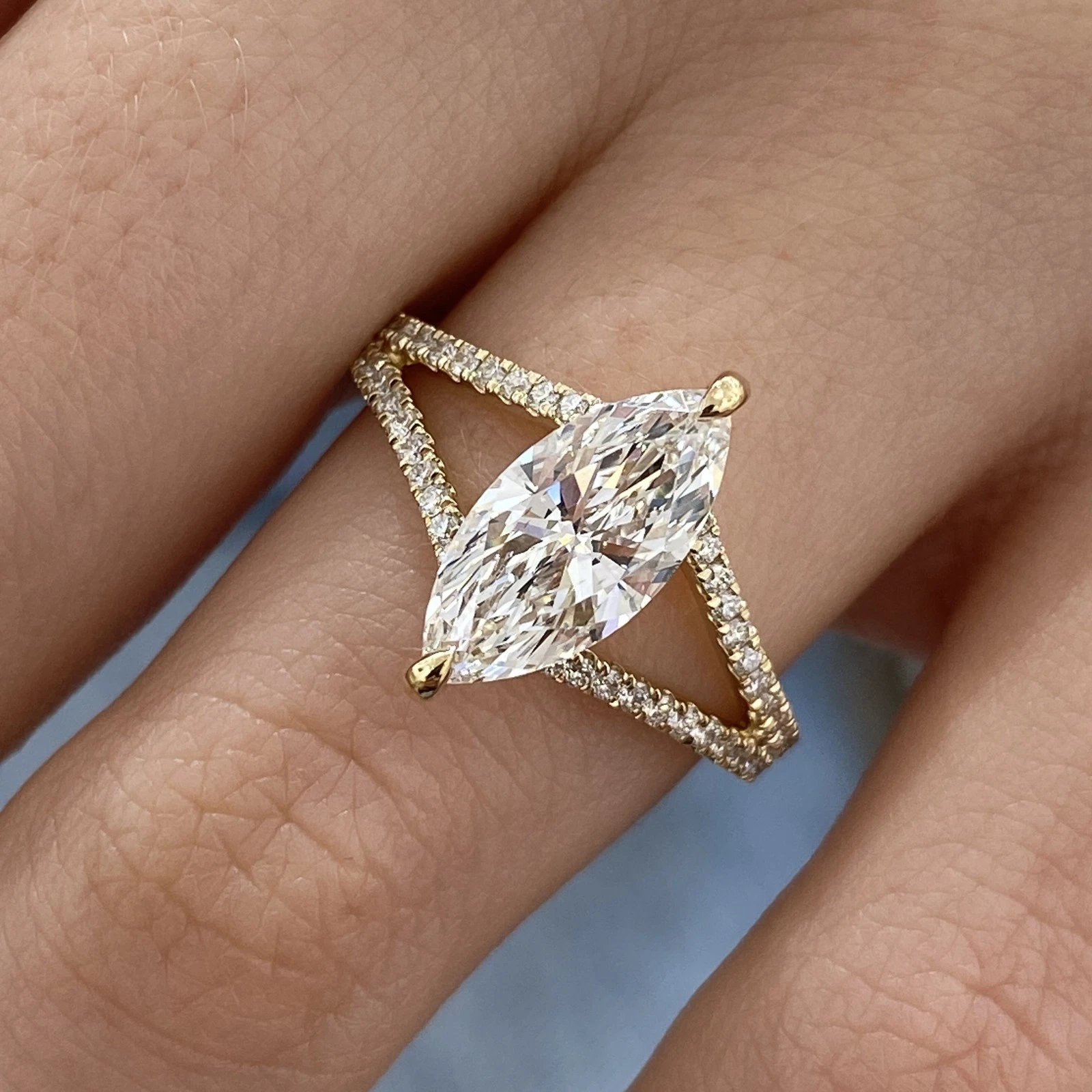 2-carat-marquise-cut-lab-grown-diamond-ring-dubai-split-shank-14k-gold