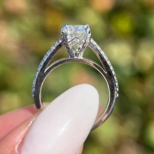 Round Lab Grown Diamond Engagement Ring 14K Gold Dubai – 1.50CT E VVS2 IGI Certified Halo Design