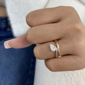 1 CT Pear Lab Grown Diamond Engagement Ring in 14K Rose Gold Dubai UAE