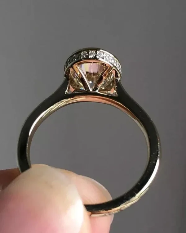 1.50 Ct Oval IGI D VVS2 Lab Grown Diamond Ring Dubai – 18K Gold CVD Engagement Ring (1.60 CTW)