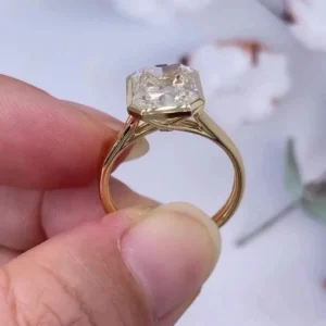 Radiant Cut Lab Grown Diamond Ring 14K Yellow Gold – 4.0 CT IGI Certified E VVS2 | Dubai UAE Luxury Engagement Ring