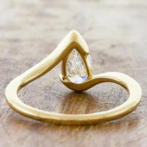 Pear Lab Grown Diamond Engagement Ring 14K Yellow Gold Dubai – 1.50CT IGI D VVS2