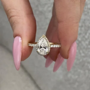 1.90 CTW Pear-Cut Lab Diamond Engagement Ring – 14K Yellow Gold D/VVS2 Pavé Halo | Dubai Craftsmanship