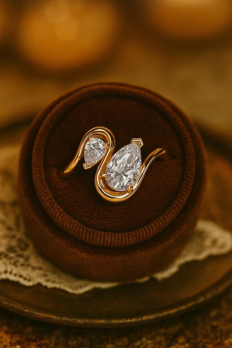 2-carat-pear-cut-lab-grown-diamond-toi-et-moi-ring-dubai-14k-gold