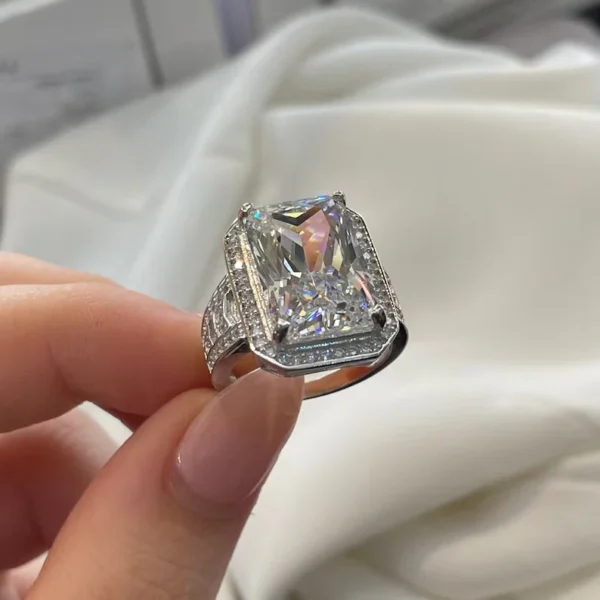 6.60 CT Radiant Lab Grown Diamond Solitaire Ring in 14K White Gold – E VVS2 IGI Certified Dubai