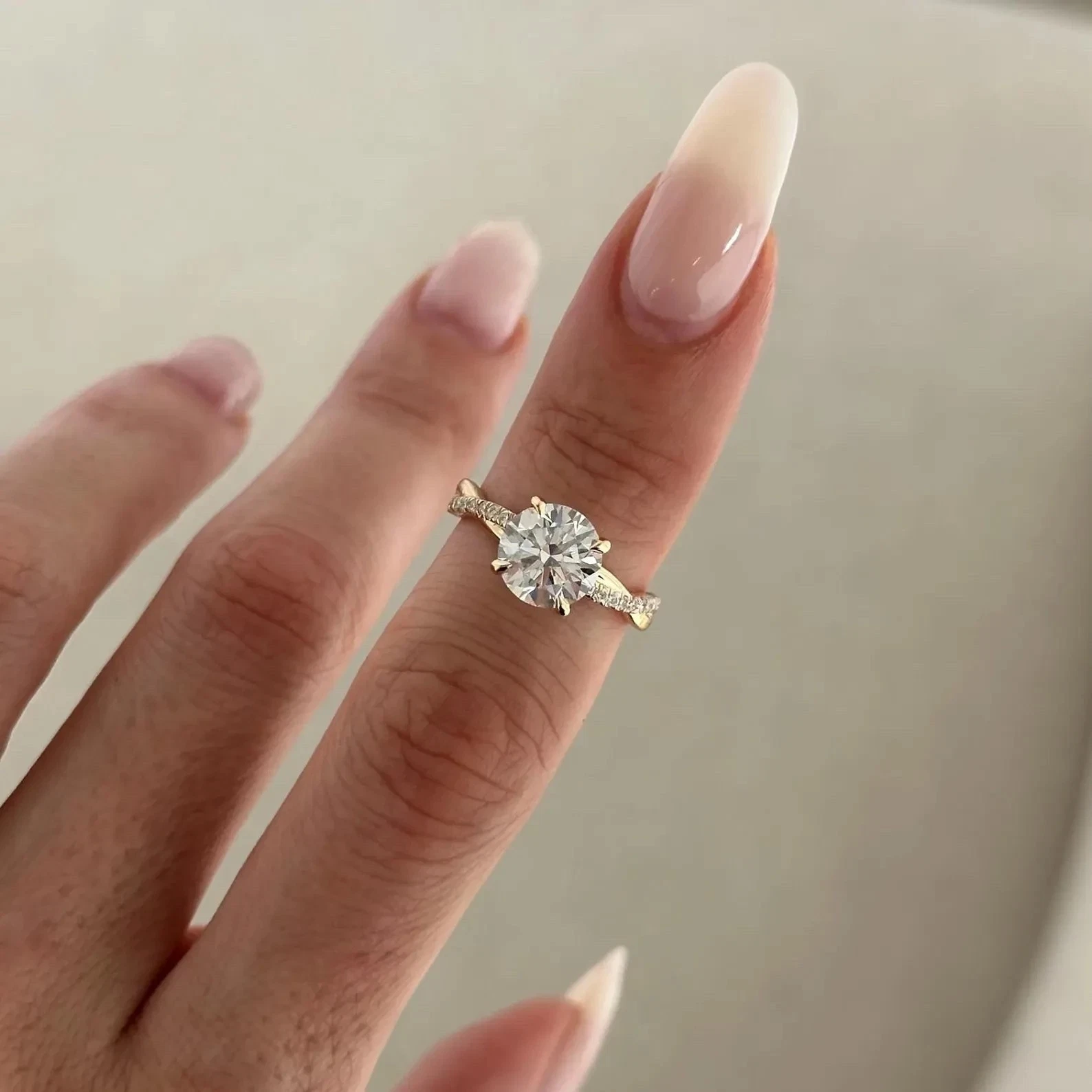 2.15 CTW Round Lab Diamond Twisted Engagement Ring (E VVS2) in 18K Yellow Gold – IGI Certified | Dubai Jewel Factory - Image 2
