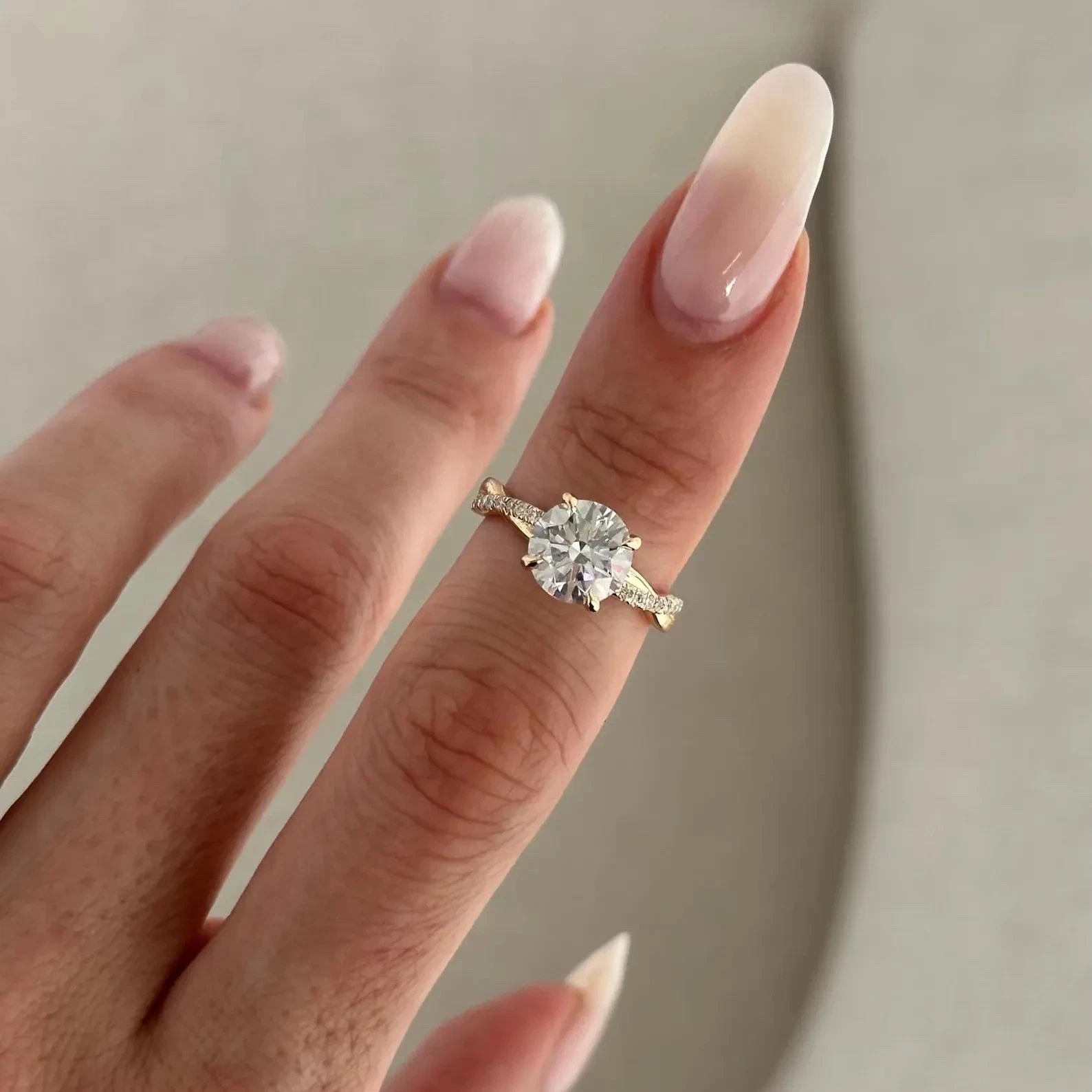 2.15 CTW Round Lab Diamond Twisted Engagement Ring (E VVS2) in 18K Yellow Gold – IGI Certified | Dubai Jewel Factory - Image 4