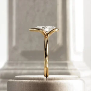 2 Ct Pear Cut Lab Grown Diamond Engagement Ring in 18K Gold Half Bezel – IGI Certified E VVS2 | Dubai UAE Luxury Jewelry